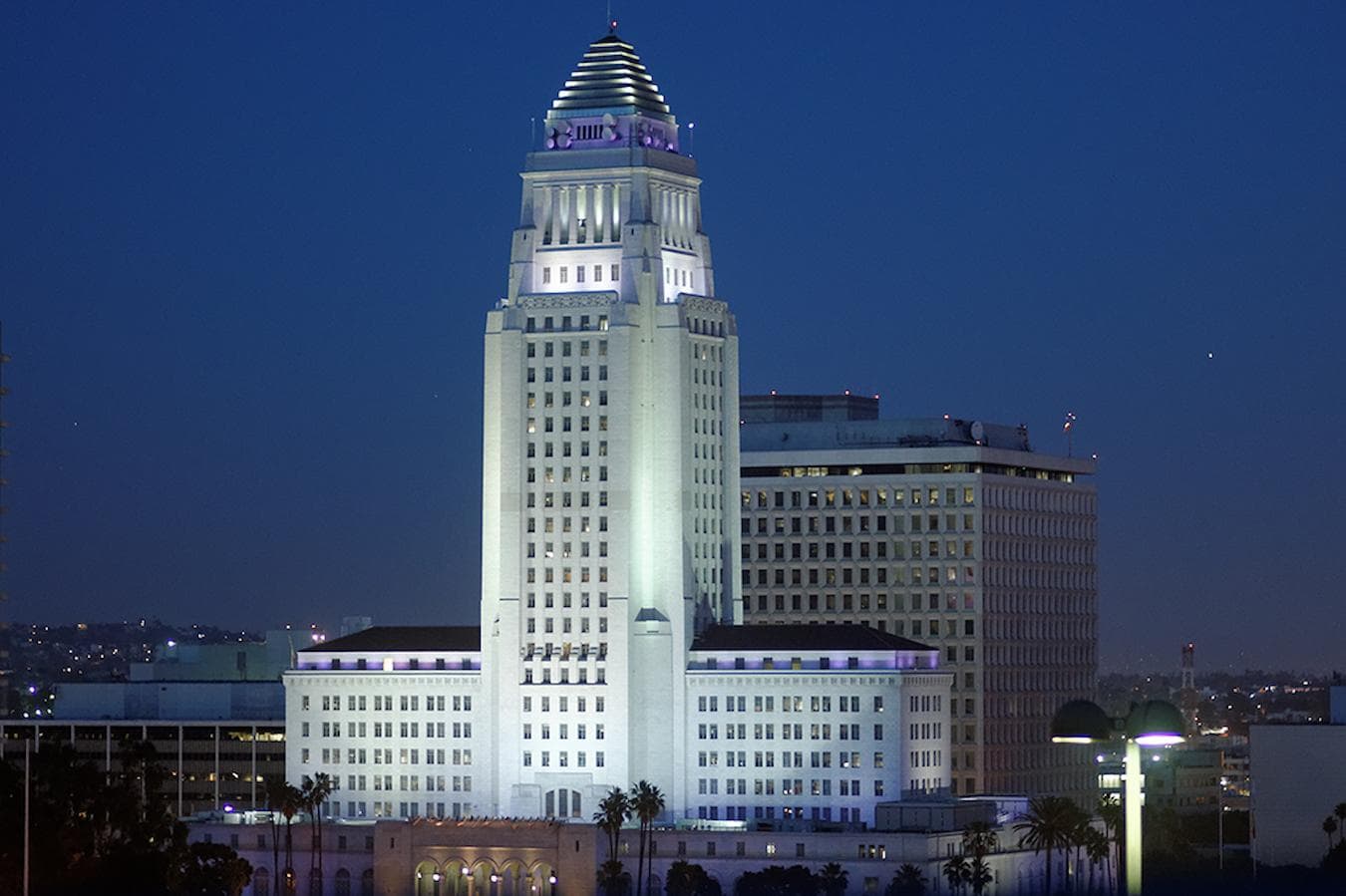 a large building at evening los angeles city hall temple st andy warhol grand ave infinity mirror rooms free audio tour incredible architecture olympic blvd